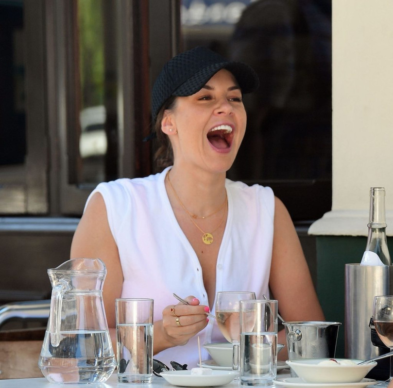 Imogen-Thomas-UpskirtSTARS.com (21)