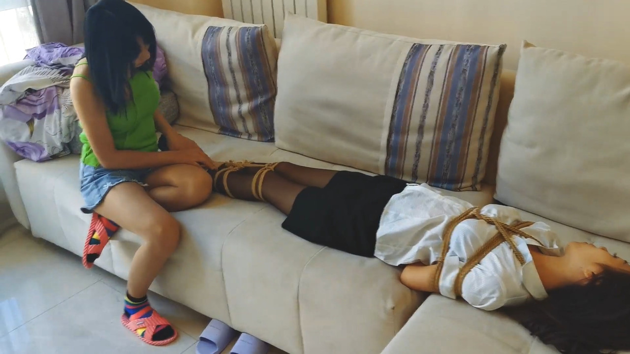 JS原创 教师劫 凌薇 若灵 迷晕捆绑??嘴，TK.mp4_20190911_095031.053