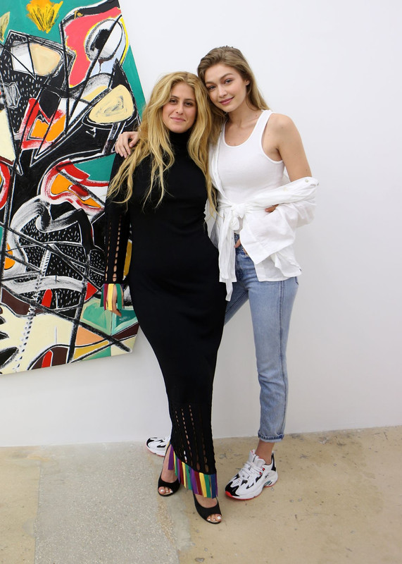 gigi-hadid-at-an-art-gallery-opening-in-miami-11-24-2018-4