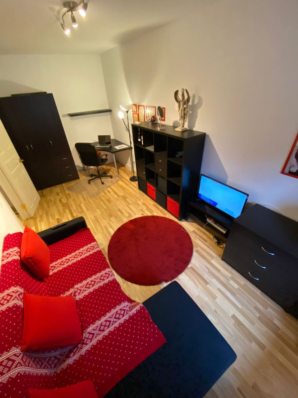 EEC45C4C-3FF8-45C6-B75F-311E28DD967C