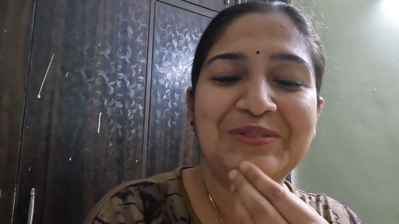 Chubby Beautiful Sexy Desi Lady Big Breast,Ass,Thighs in grey t-shirt.mp4_snapshot_00.02.247