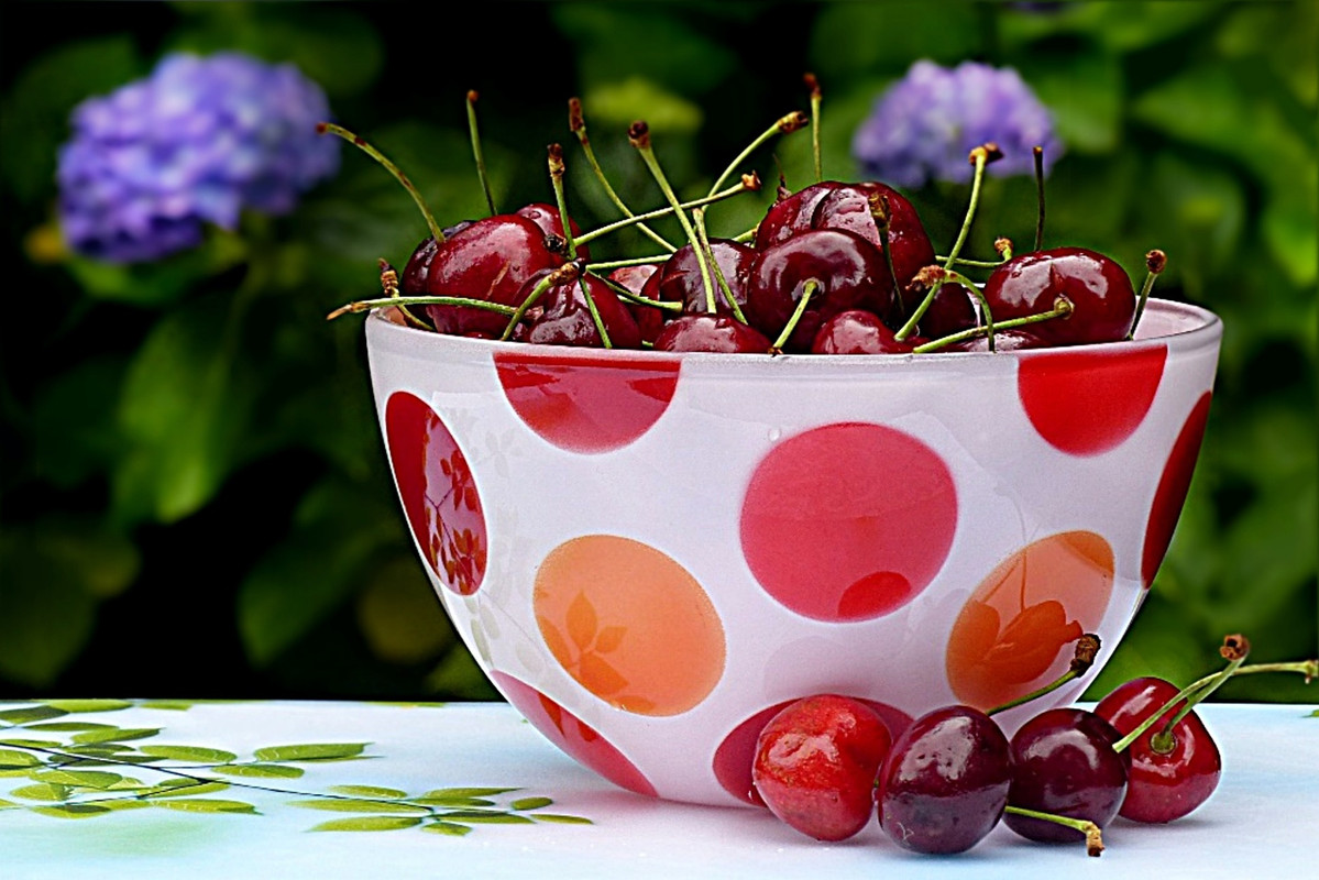 redbowlcherries.jpg