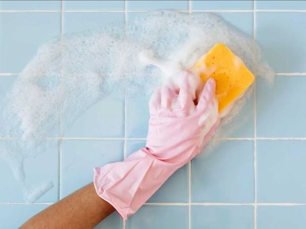 ¿Cómo se limpian las paredes de baño? Estas son las mejores herramientas