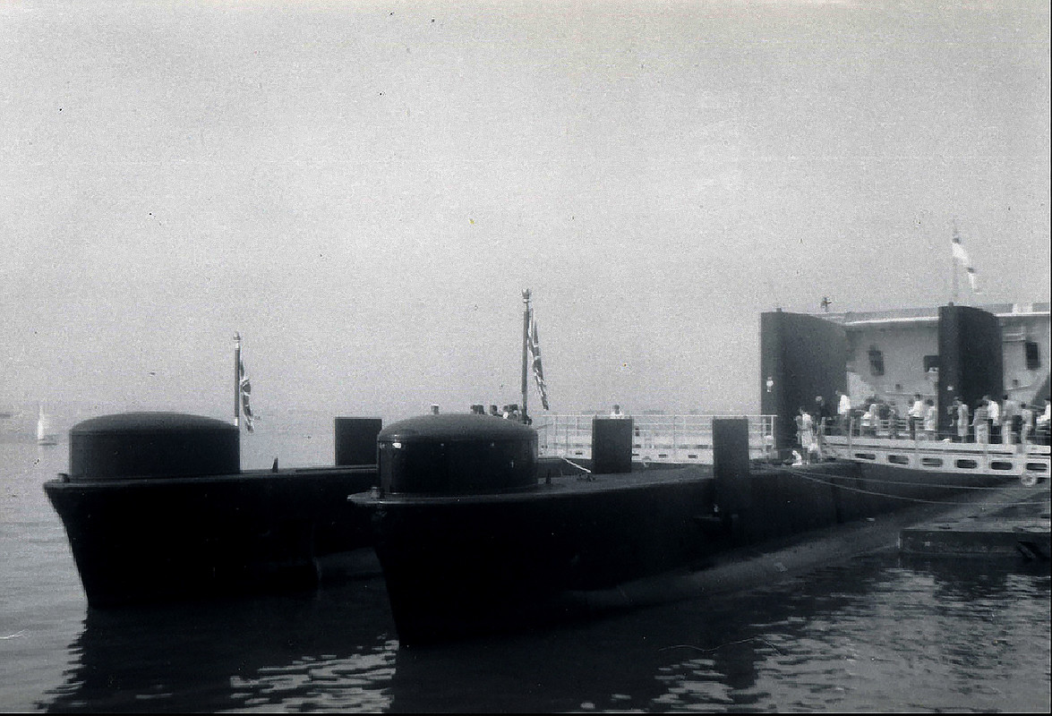 HMS Walrus (S.08) и Narwal (S.03)-1