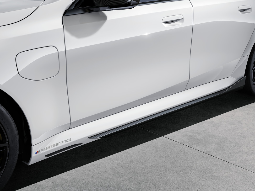 P90562732_highRes_the-bmw-m-performanc