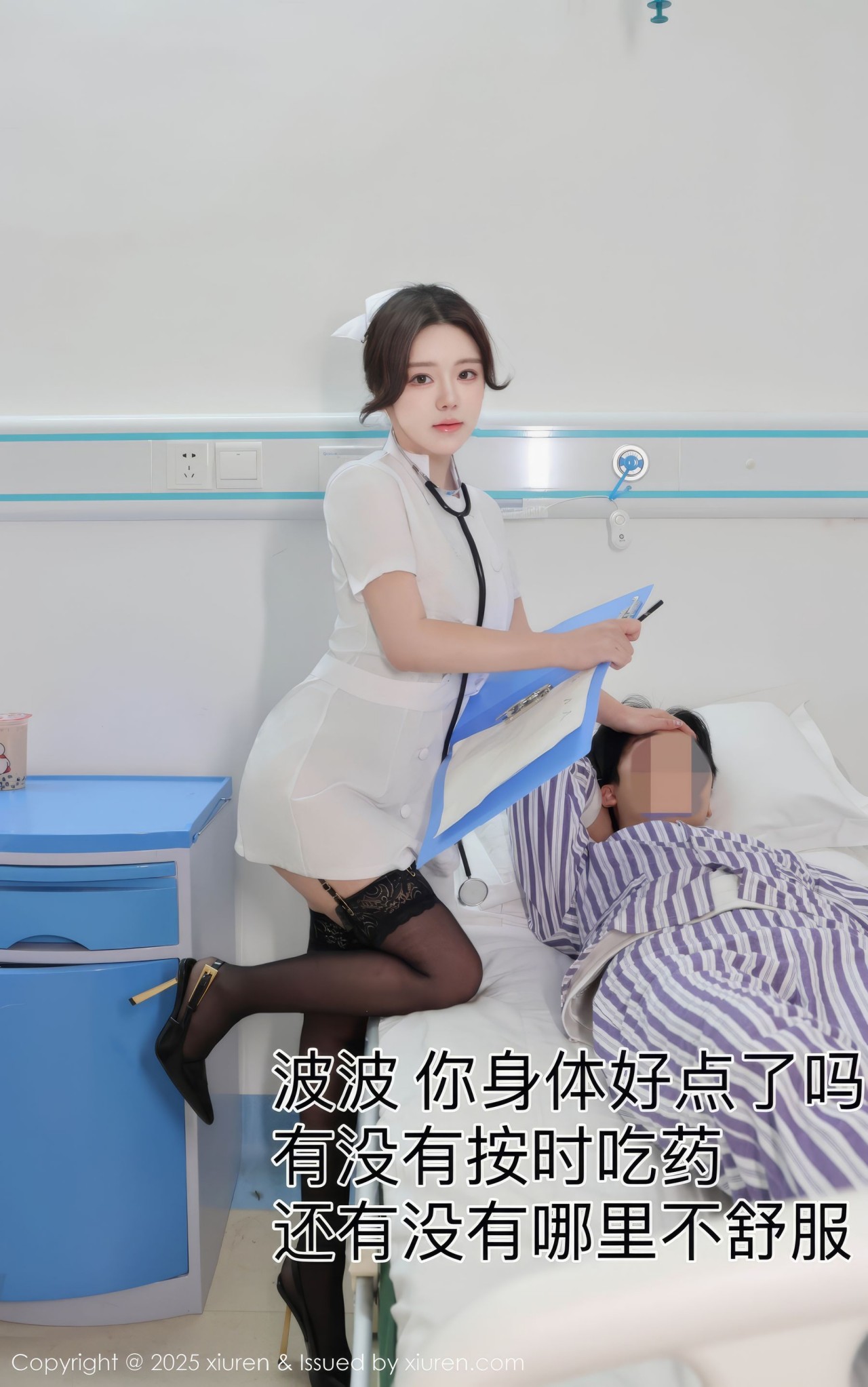 小薯条nienie《护士制服黑蕾丝室内写真》，黑色丝袜，诱人看