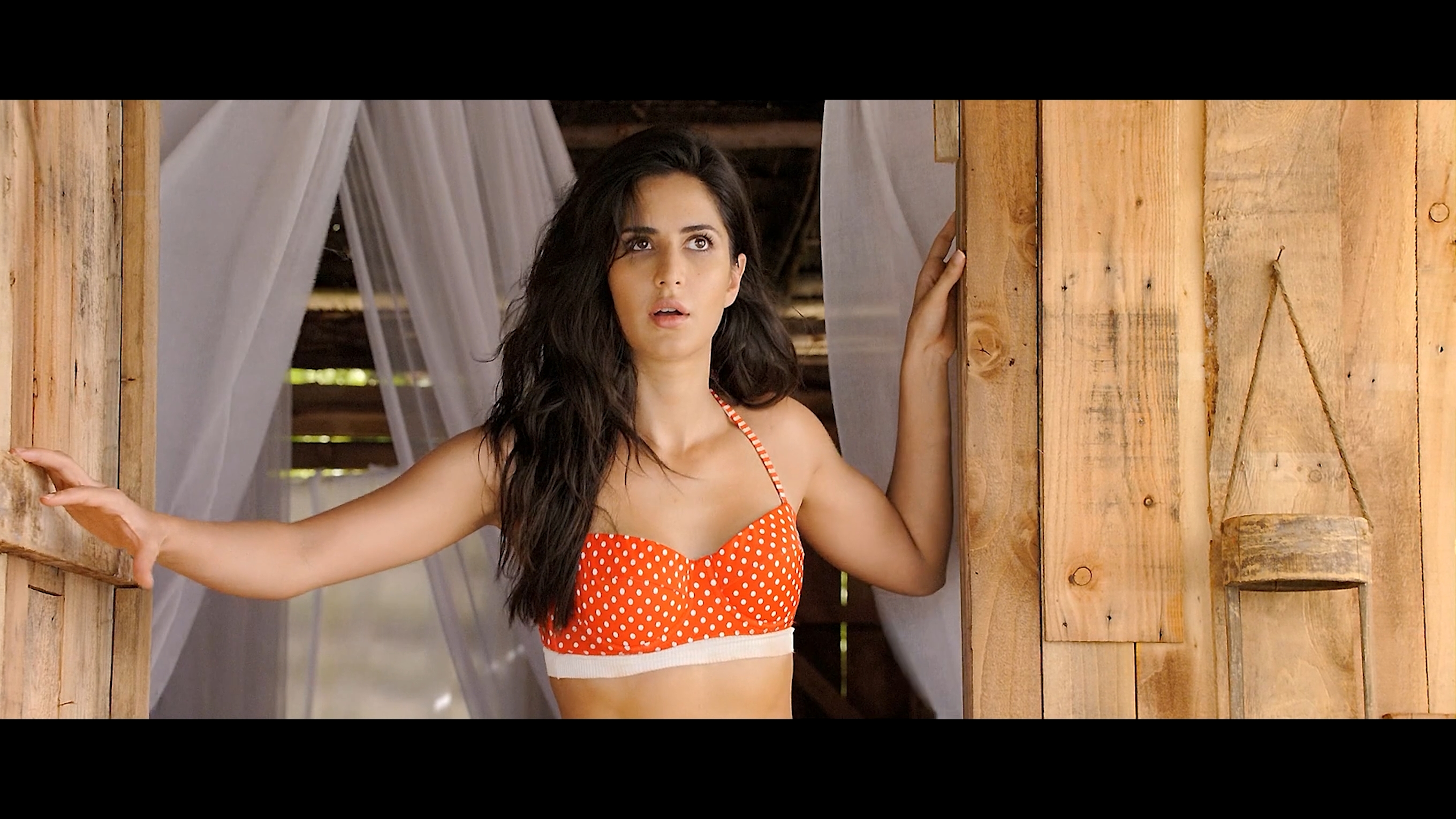 [Image: Katrina-Kaif-Hot-Navel-From-Bang-Bang-20...-26-46.jpg]