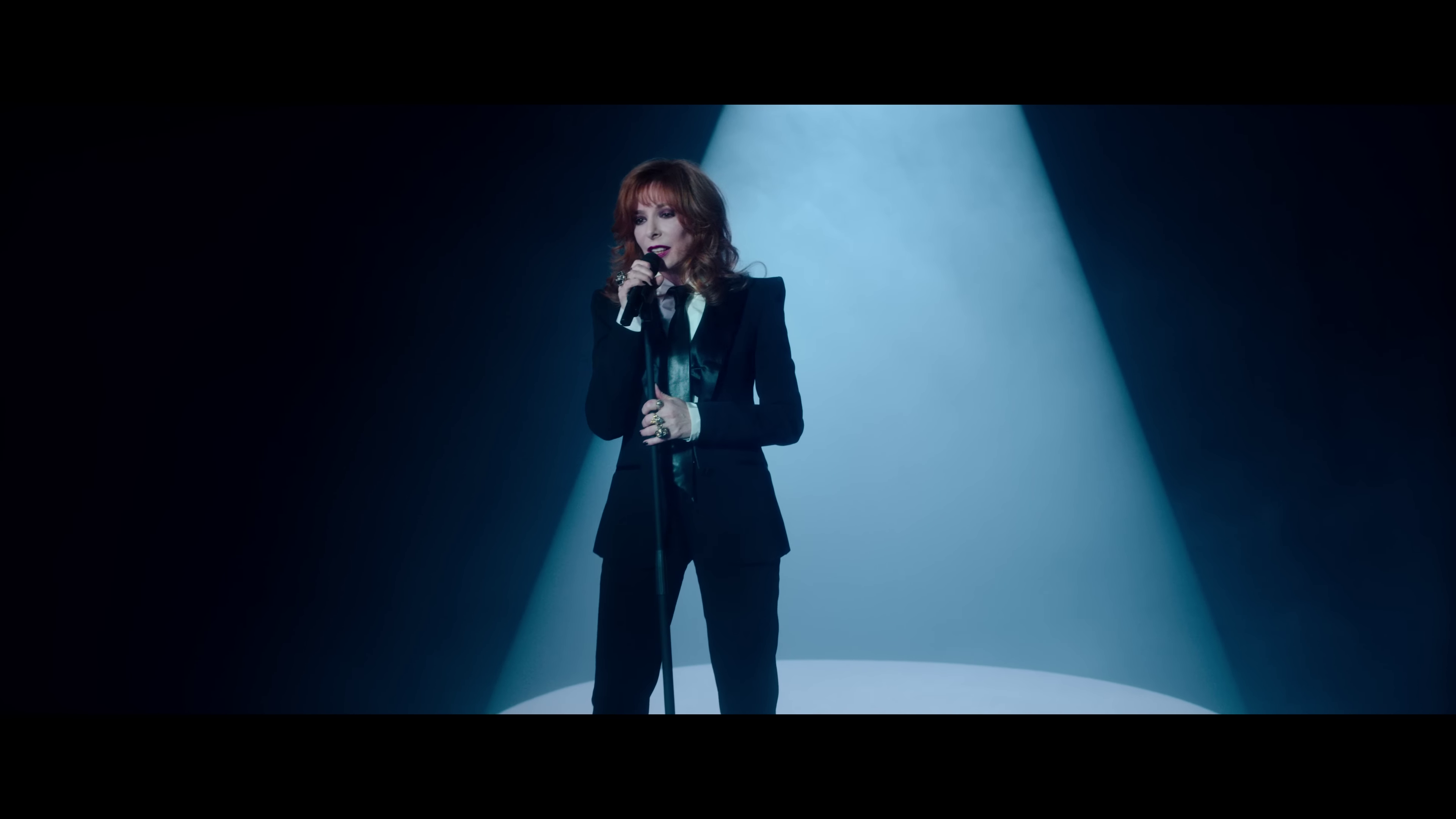 Mylène Farmer L' Emprise Bande originale du film Donjons et Dragons ( Clip officiel)145 — Postimages