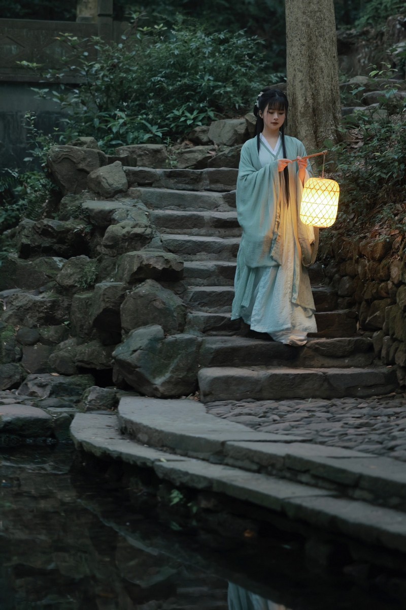 白莉爱吃巧克力 古风汉服 国风写真【10P｜49.4MB】插图4