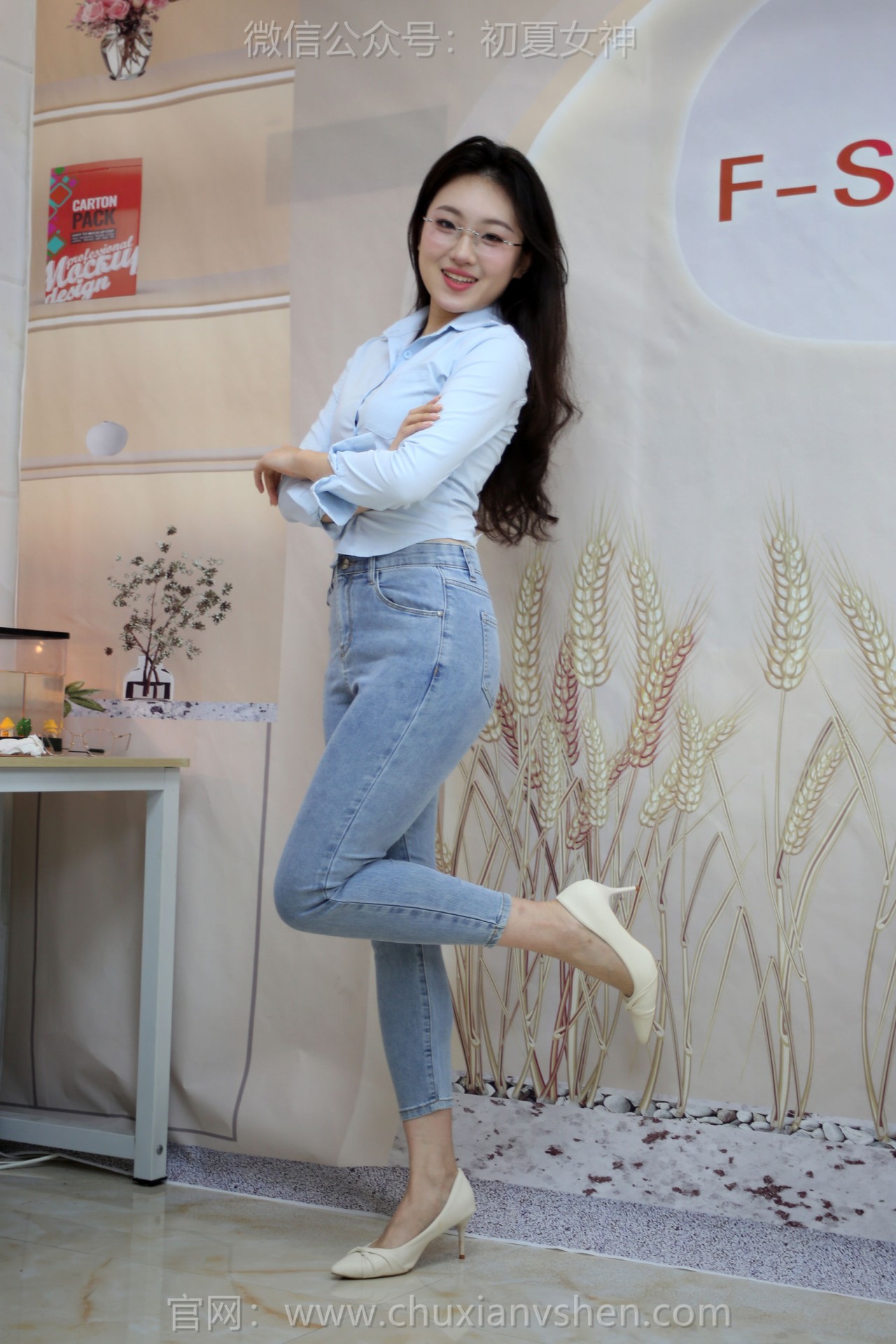 夏小小nude《初夏女神》写真，室内的，清新与优雅的双重享受插图3