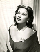 Yvonne-De-Carlo-c89