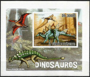 https://i.postimg.cc/mPjRKn4R/san-tome-i-prinsipi-dinozavry-pteranodon-stegozavr-skolozavr-2010-blok-b-z.jpg
