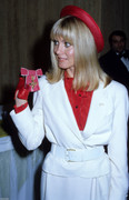 Olivia-Newton-Johnon-md26