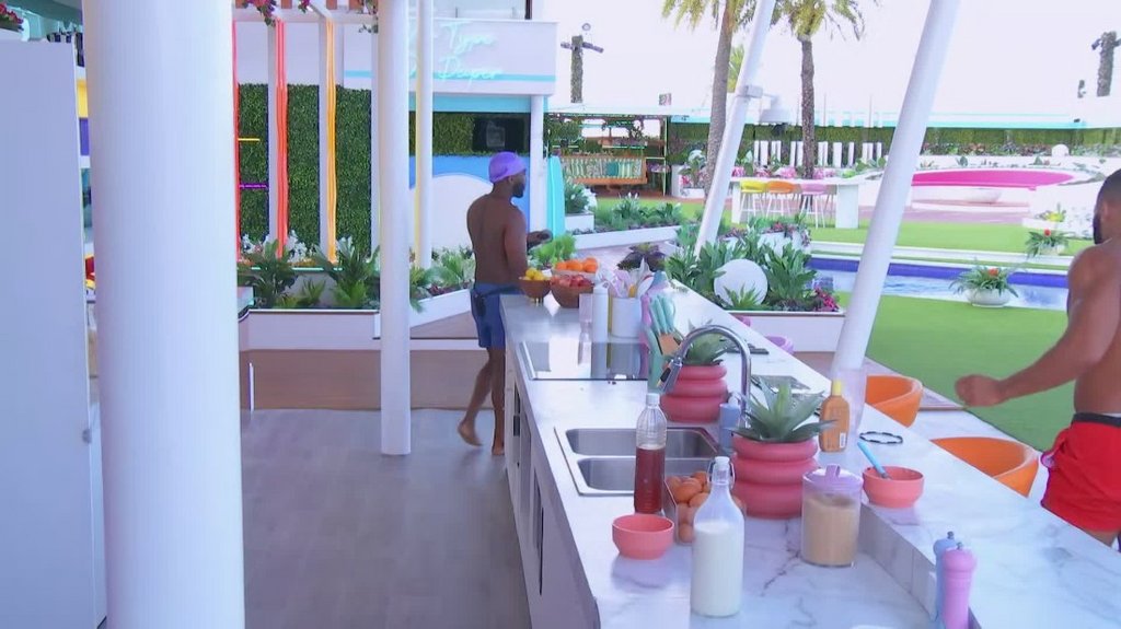 [Image: c4r856odlazm.jpg]