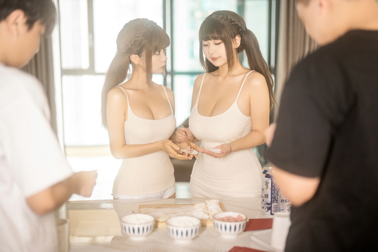 蠢 沫 沫 做爱图片《蠢沫沫 & 浅安安 – 双人新年贺岁》写真，这是双飞吗？插图4