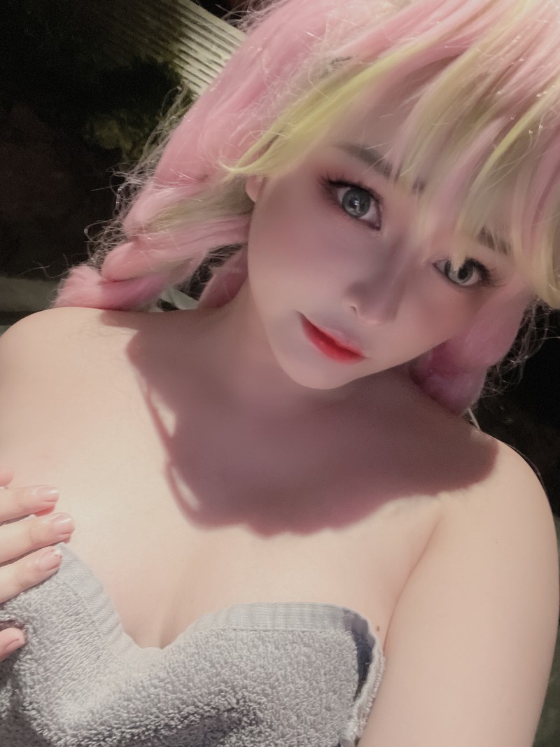 MiMi Chan 甘露寺蜜璃 Mitsuri Kanroji Cosplay 鬼灭之刃写真合集【33P-9V-453.9M】插图6