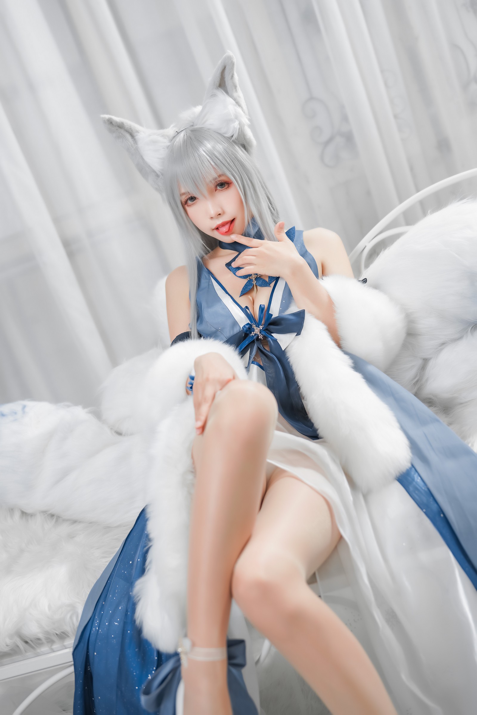 Neko-薇薇 信浓礼服 Cosplay 写真｜优雅风高清图集（30P｜74MB）插图4