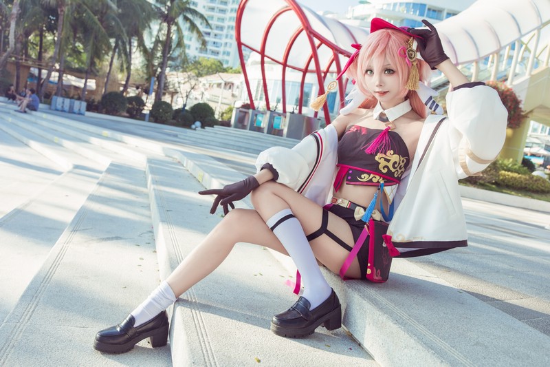 艾西Aiwest 原神烟绯花鸟与情Cosplay写真图集 烟绯角色高清图集 29P (176.4M)