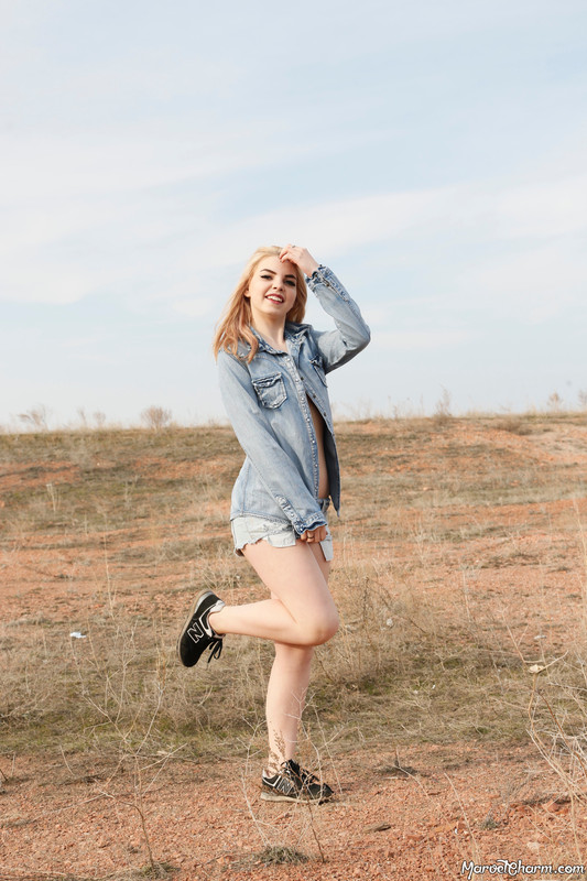 MarvelCharm_Rebecca-Denim-Peek-002