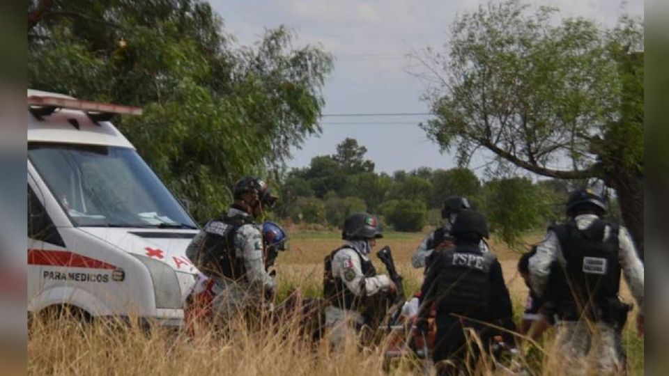 Sobre una brecha de terracería, localizan el cadáver de un hombre en Irapuato