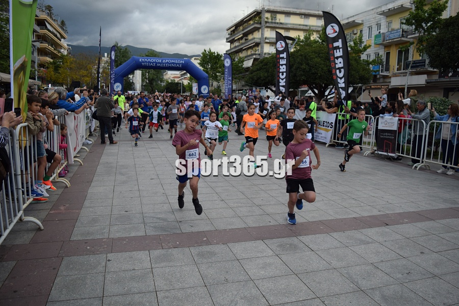 , 23&omicron;&sigmaf; &Alpha;&gamma;ώ&nu;&alpha;&sigmaf; &Delta;&rho;ό&mu;&omicron;&upsilon; &Kappa;&alpha;&lambda;&alpha;&mu;ά&tau;&alpha;&sigmaf;: &Mu;&iota;&alpha; &pi;&omicron;&lambda;ύ&chi;&rho;&omega;&mu;&eta; &gamma;&iota;&omicron;&rho;&tau;ή &alpha;&theta;&lambda;&eta;&tau;&iota;&sigma;&mu;&omicron;ύ &mu;&epsilon; &pi;&rho;&omega;&tau;&iota;έ&sigmaf; &Mu;&pi;&omicron;&upsilon;&rho;ί&kappa;&alpha; &kappa;&alpha;&iota; &Zeta;&omicron;&sigma;&kappa;ί&nu; (&phi;&omega;&tau;&omicron;&gamma;&rho;&alpha;&phi;ί&epsilon;&sigmaf; &kappa;&alpha;&iota; &beta;ί&nu;&tau;&epsilon;&omicron;)