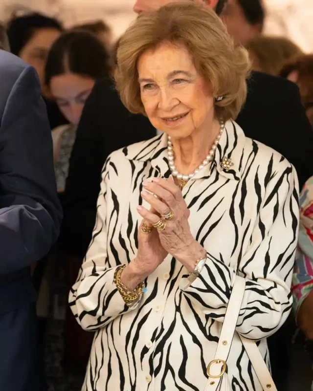 la reina sofia conquista nueva orleans con la busa con print de cebra que es tendencia a cualquier e
