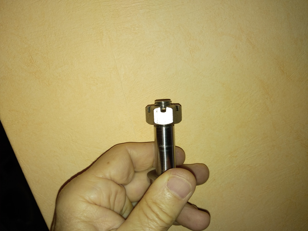 10. écrou H crénelé (12x175) non épaulé - vissé au maximum