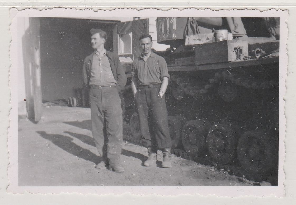 Original Foto-2.Weltkrieg-Soldaten m.Panzern-Rüc