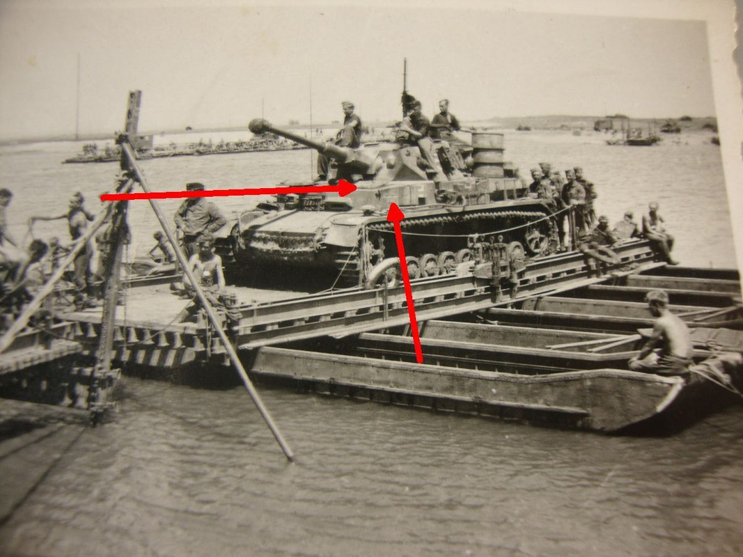 Panzer IV, lang Rohr, auf Pionierfähre, Dnepr, Rückzug 1943