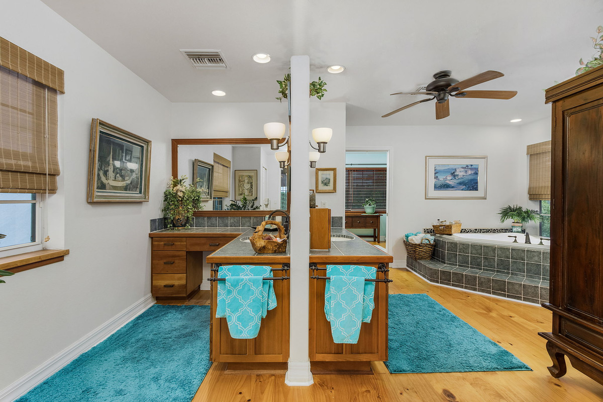 16900 Carolyn Lane