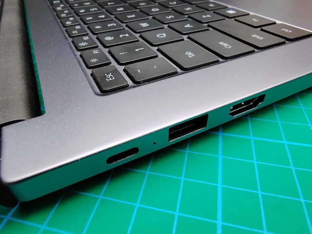 honor magicbook 15 AMD io port