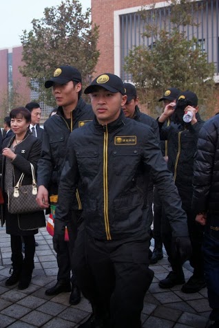 3NOV13_KSI_09_1383491580