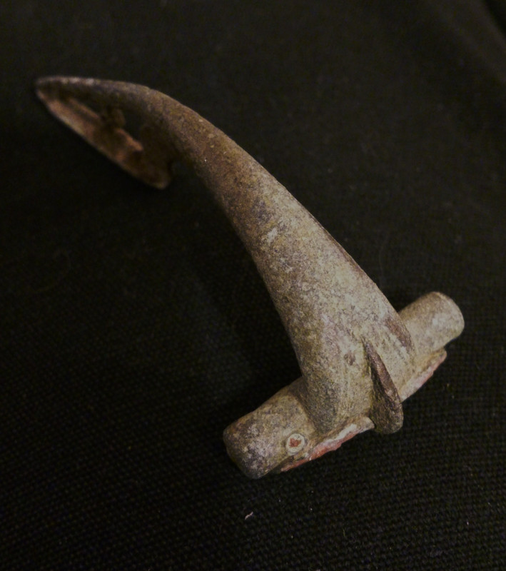 Dolphin brooch 05052013 view 1