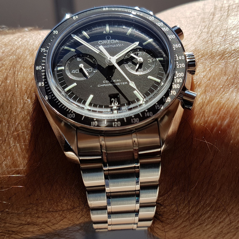 Omega Speedmaster Moonwatch Co-Axial Chronograph 44.25 mm Cal. 9300 (2)