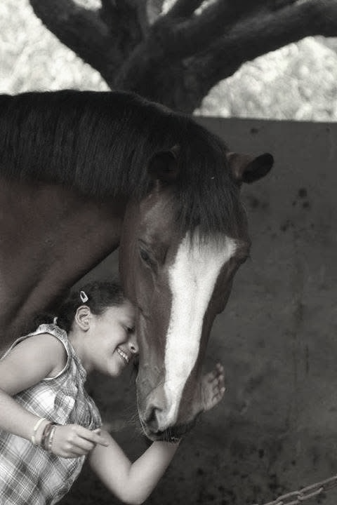 Théa Dagassan avec un cheval
