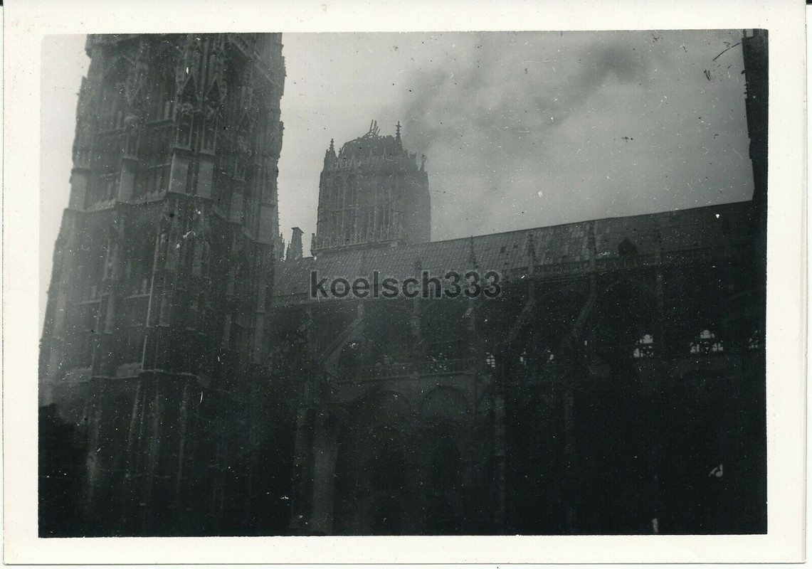 Foto Ruinen in der schwer zerstörten Stadt Rouen in Frankreich Kirche Kathedrale4