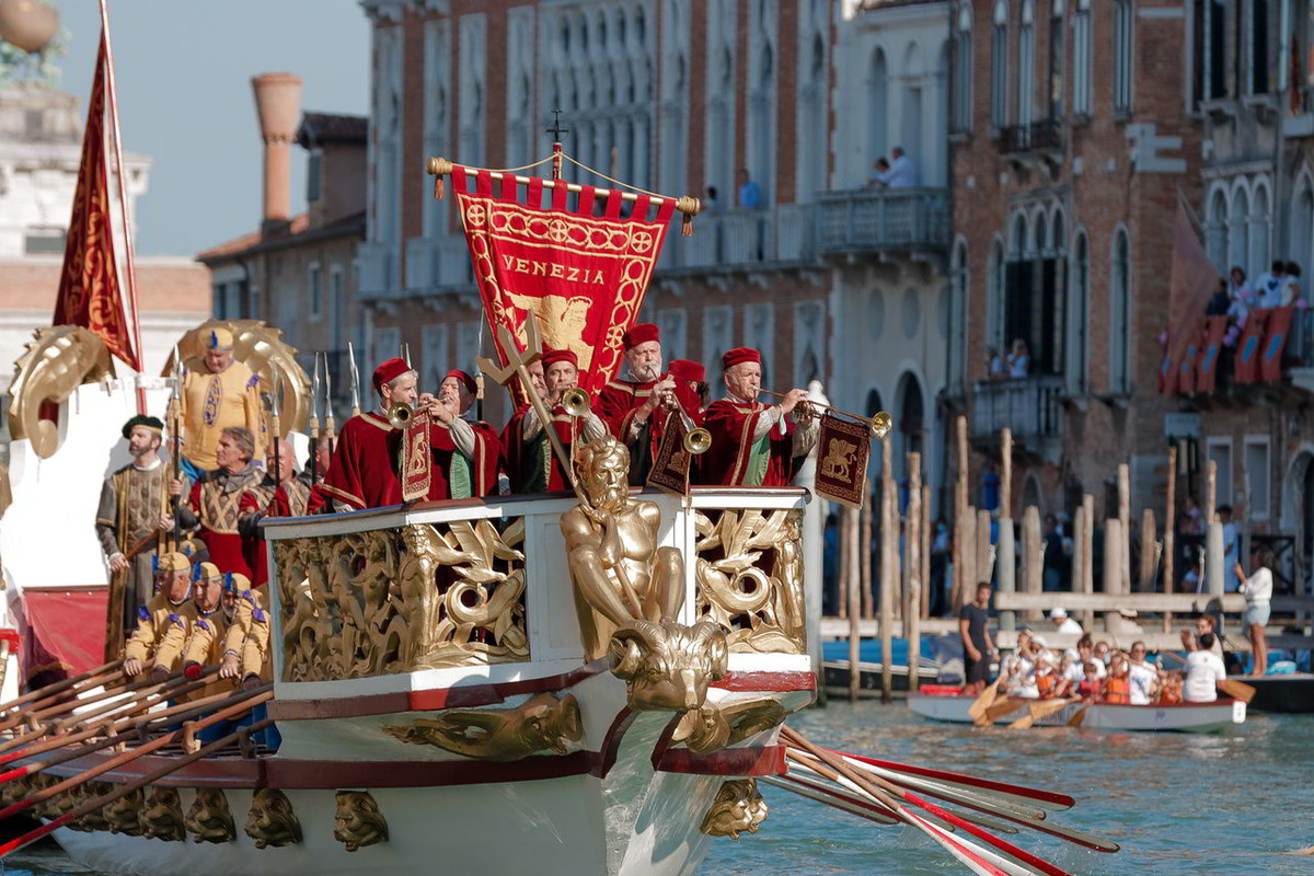 Regata Storica 2022 al via: domenica la grande festa del remo in Canal Grande a Venezia
