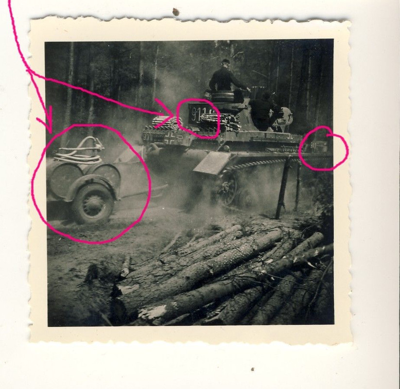 Panzer m. Benzin-Tank-Anhänger BUG-Bereitstellun