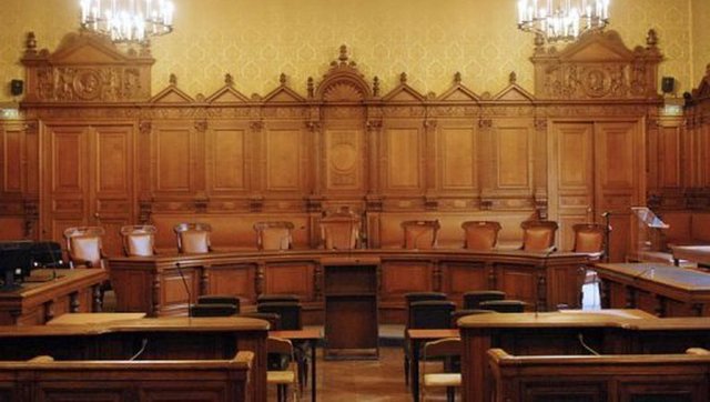 Tribunal de StaïGlad où c'est tenu un procès très attendu par les familles des victimes encore en vie