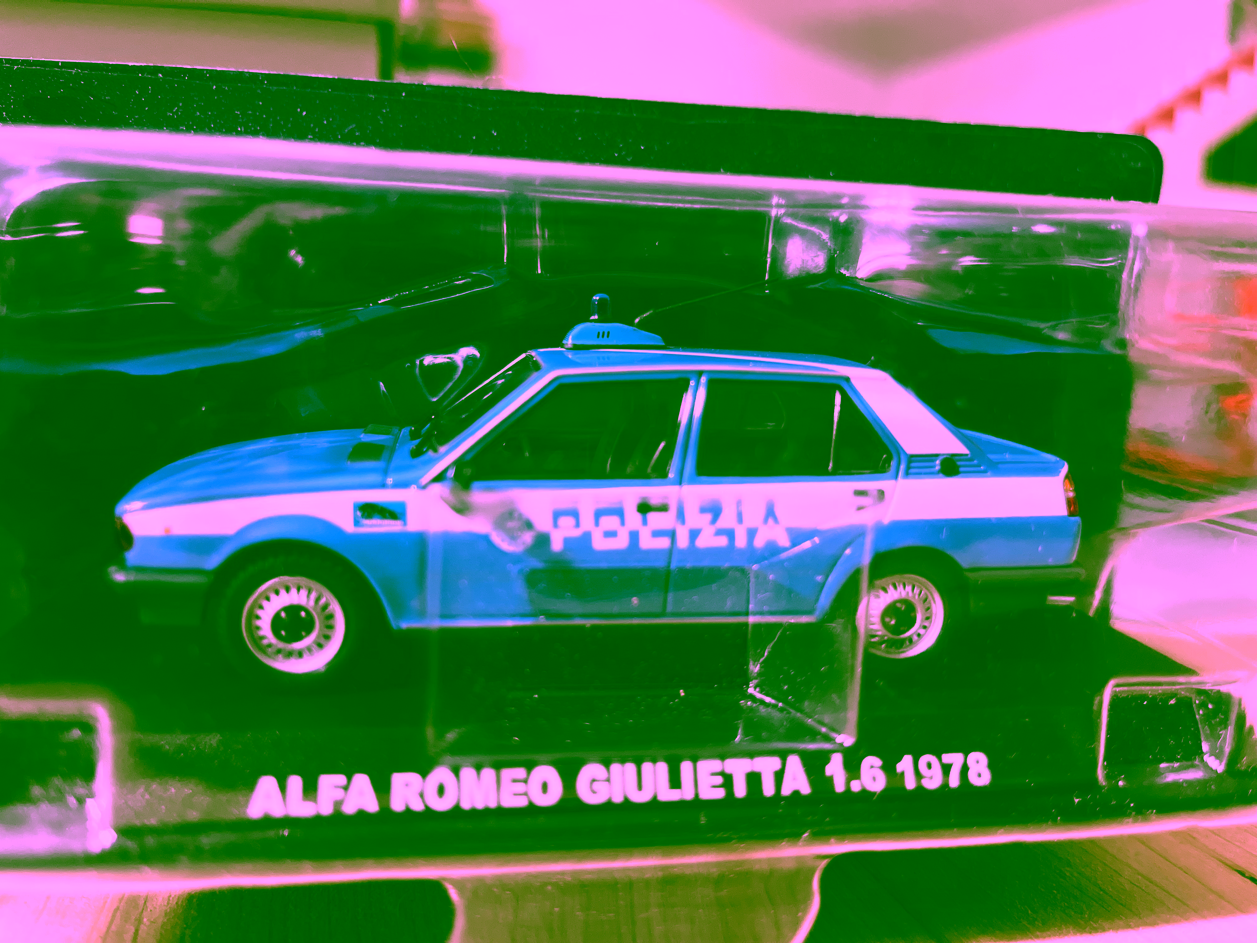 Alfa romeo Giulietta 1.6 1978 Polizia Stradale - DIE CAST 1:43 2
