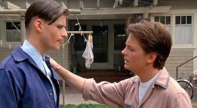 BRUCE-GLOVER-BACK-TO-FUTURE-1-FOTOR.jpg