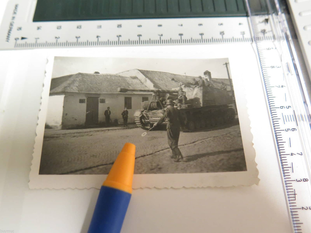 Foto WK 2 Panzerjäger tank panzer Nashorn 1945