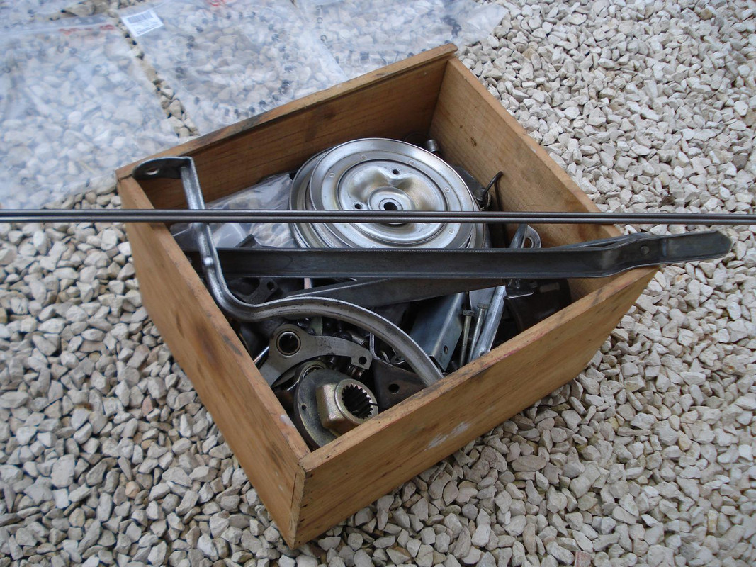 706 Caisse de pièces