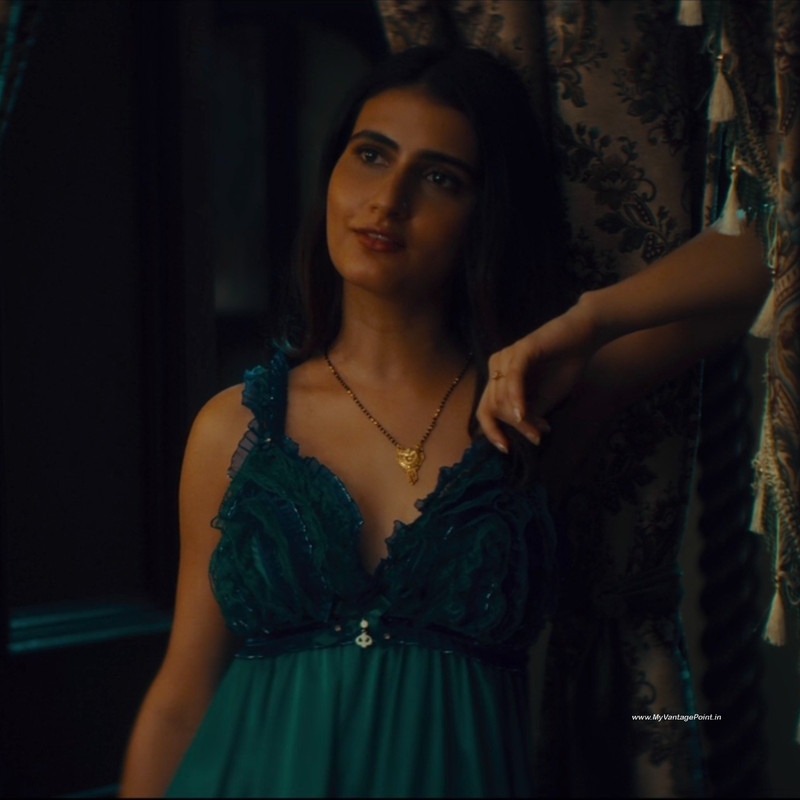 hd-wallpaper-of-fatima-sana-shaikh-in-ajeeb-daastaans-2022