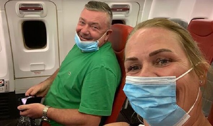 Kevin McCuillon (52) dan istrinya Samantha (50) menjadi satu-satunya penumpang dalam penerbangan Jet2 dari Corfu, Yunani menuju Manchester, Inggris.
