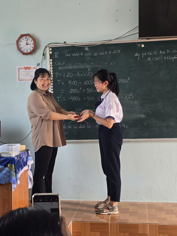 Hoạt động 8
