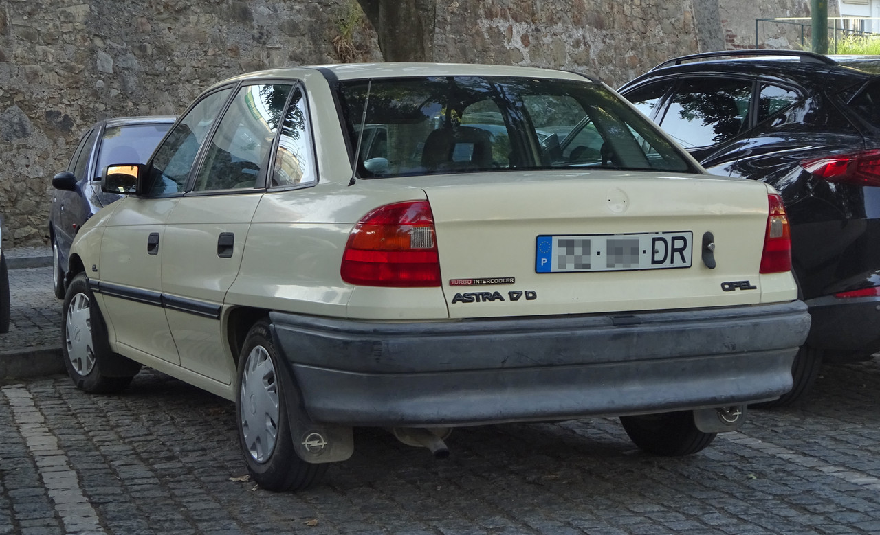 DSC06313-opel-astra-1-7-td-gl-sedan-f1-mk3.jpg