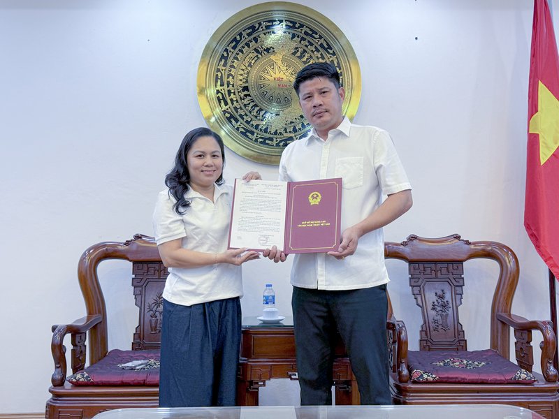 Ong-Nguy-n-Ng-c-H-PG-Qu-H-tr-S-ng-t-o-V-n-h-c-Ngh-thu-t-Vi-t-Nam-Trao-Quy-t-nh-s-n-xu-t-Ch