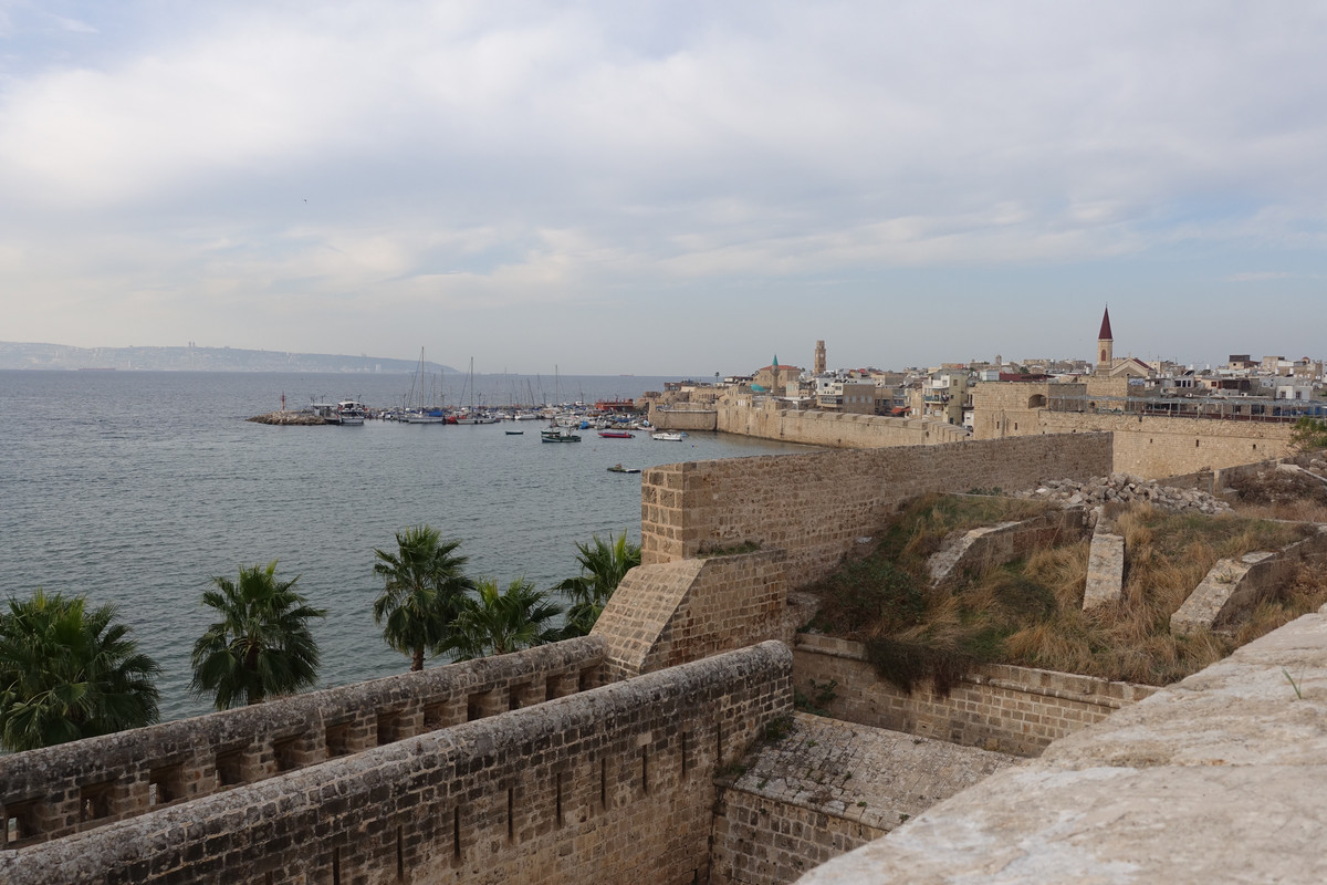 02_EdgeOfTheWall-RX100