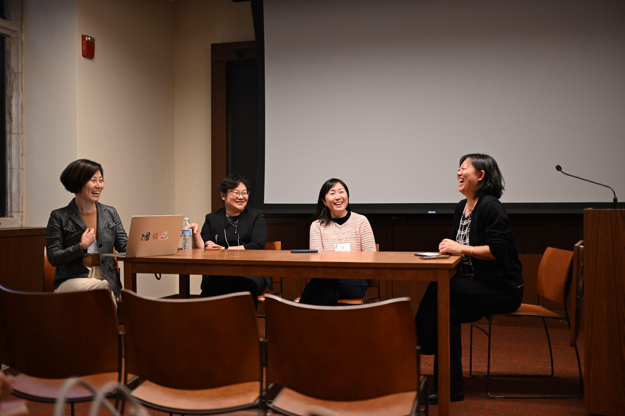 大学组圆桌论坛。左起：李戎真、孟楠、严蕾、赵冉。